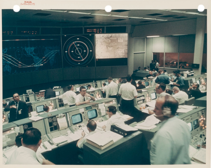 Illustration for article titled Classic Mission Control Photos Show Space Heroes On The Ground